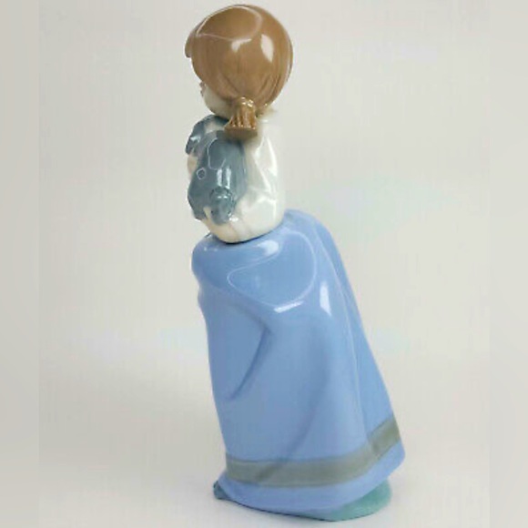 NAO LLADRO Porcelain Figurine #1029 "GIRL WITH SLEEPY PUPPY" Retired - Picture 4 of 6